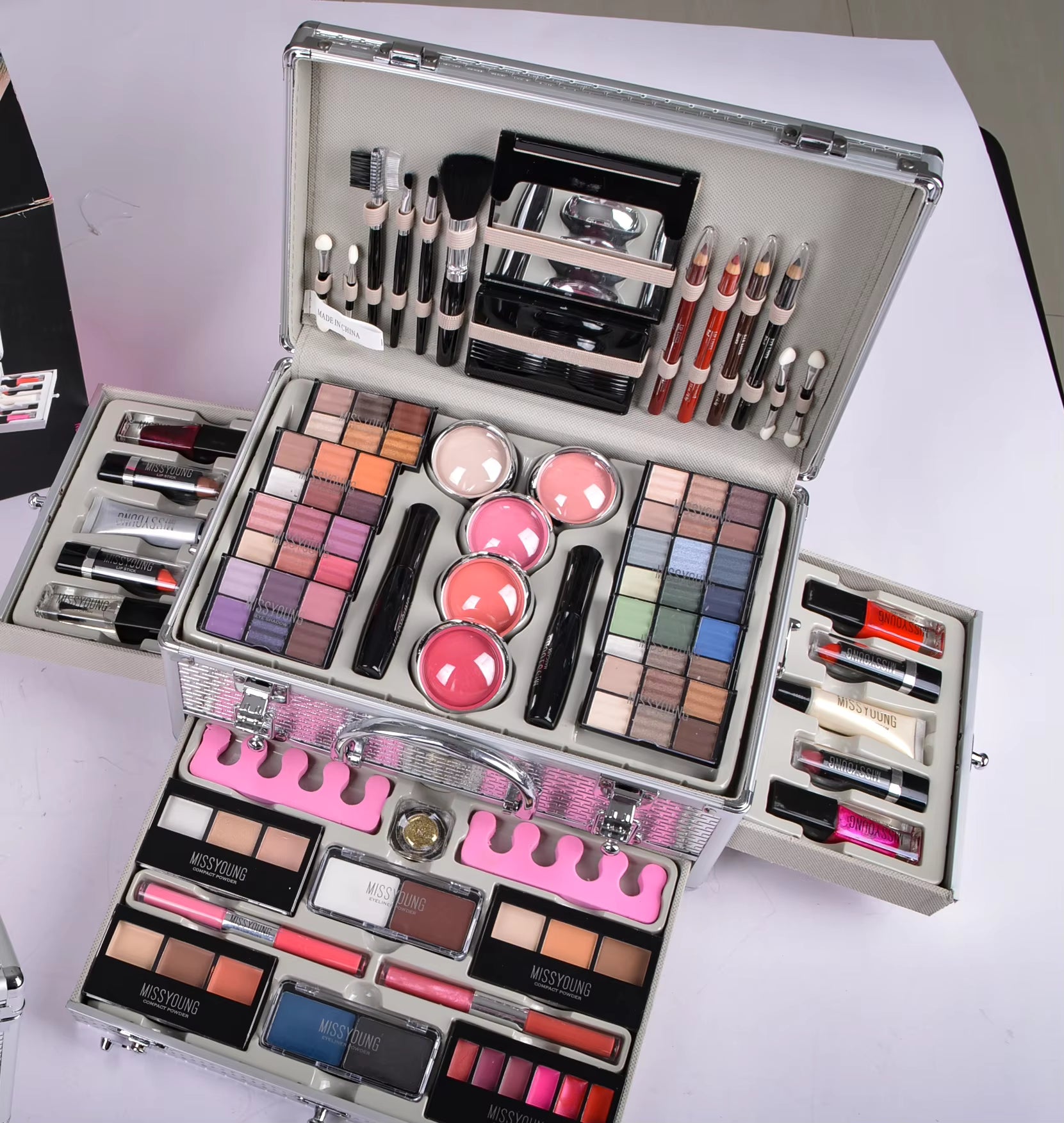 Veloura™ 106-Piece Complete Makeup Collection